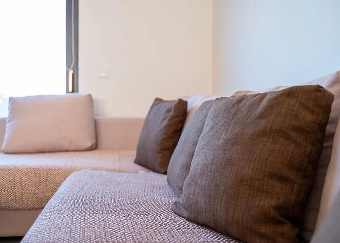 Olive Green Haven-3Br-Private Parking-Balcony