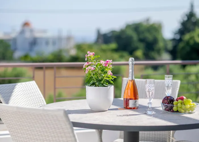 Olive Green Haven-3Br-Private Parking-Balcony
