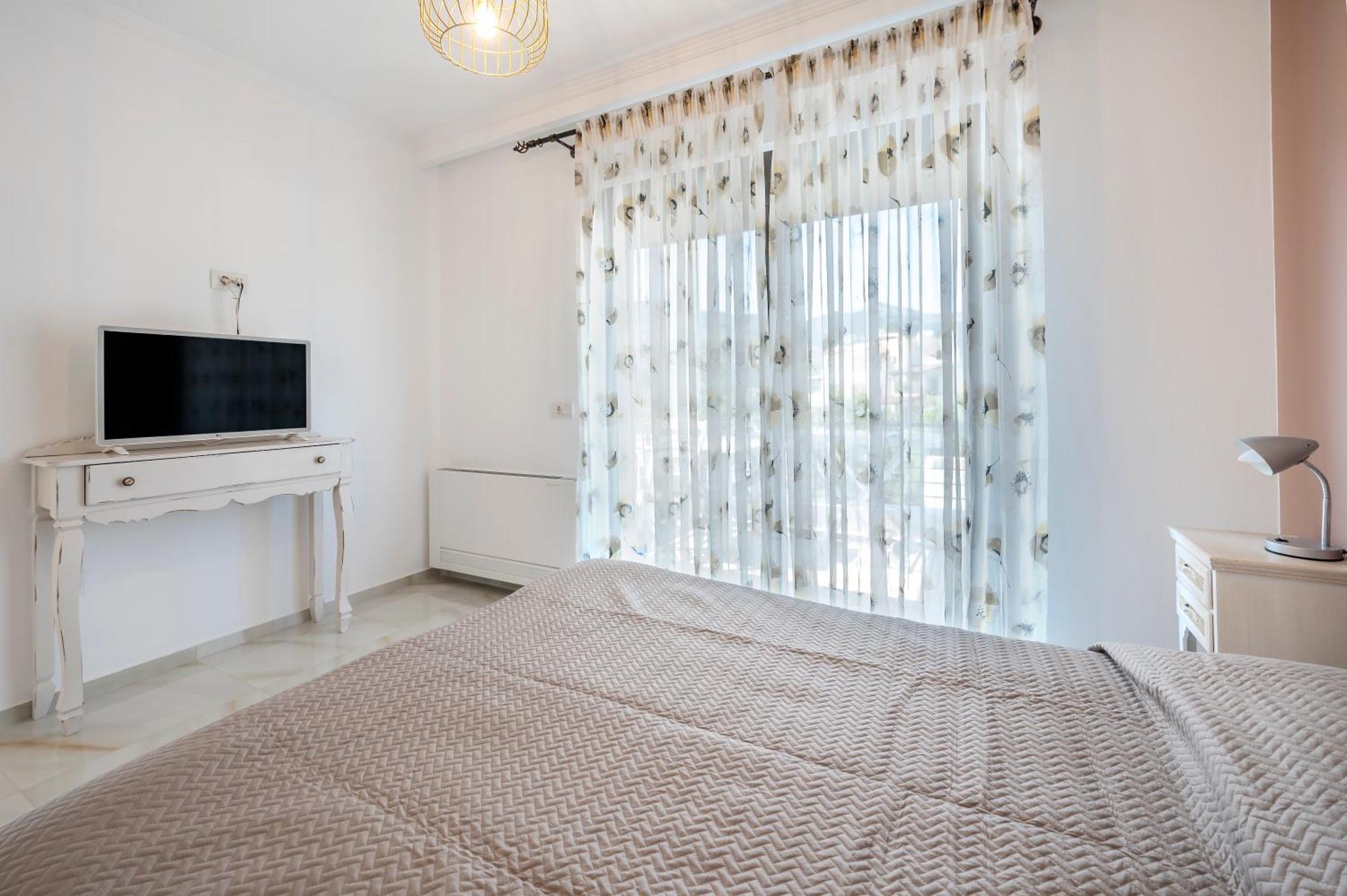 Olive Haven-3br-private Parking-balcony Appartement Kos-stad